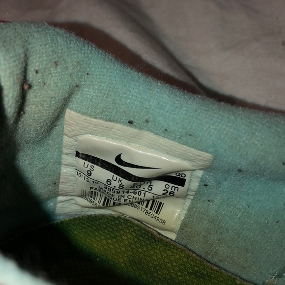 Nike Trainers Baby Blue and Pink - Picture 5 of 5